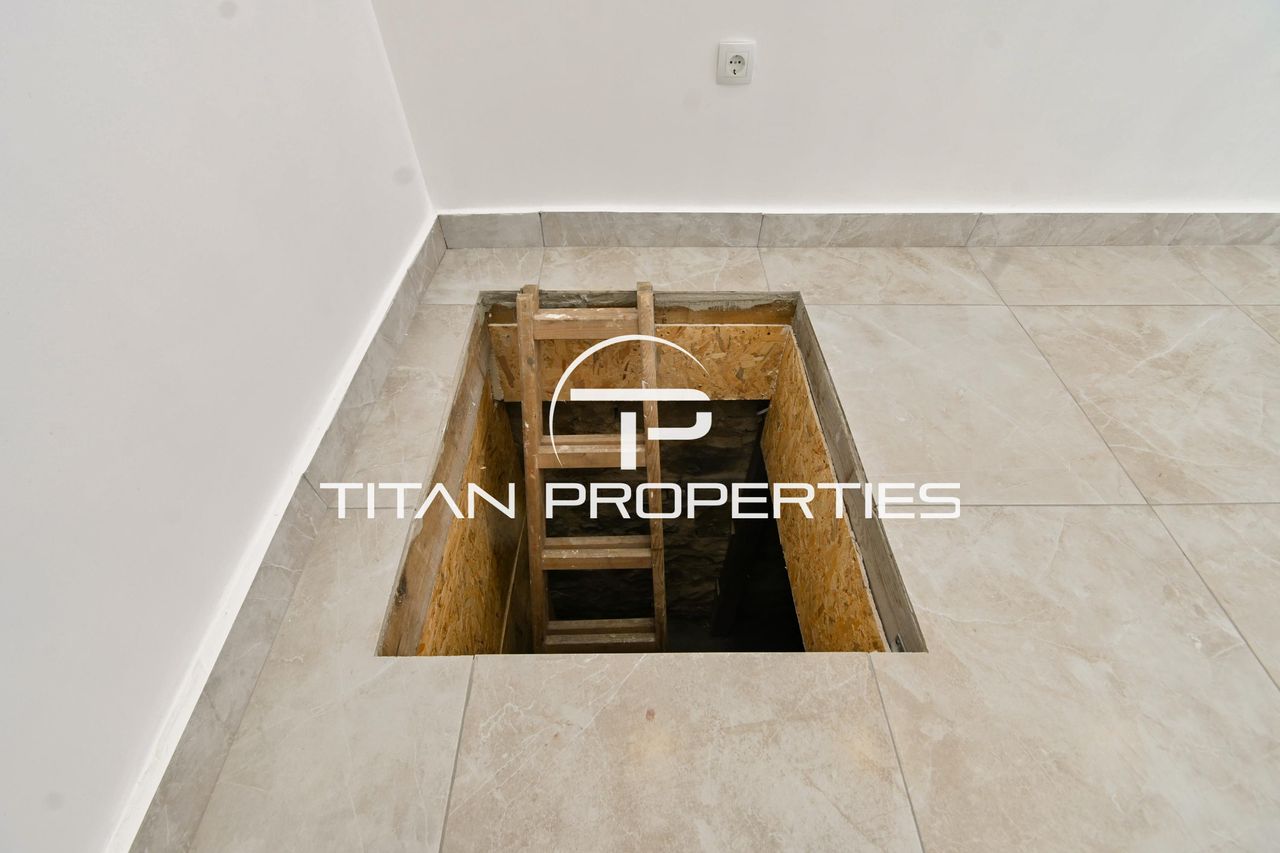 Продава се Заведение в София, Център - 70 кв.м за 1886 €/кв.м - Снимка #5