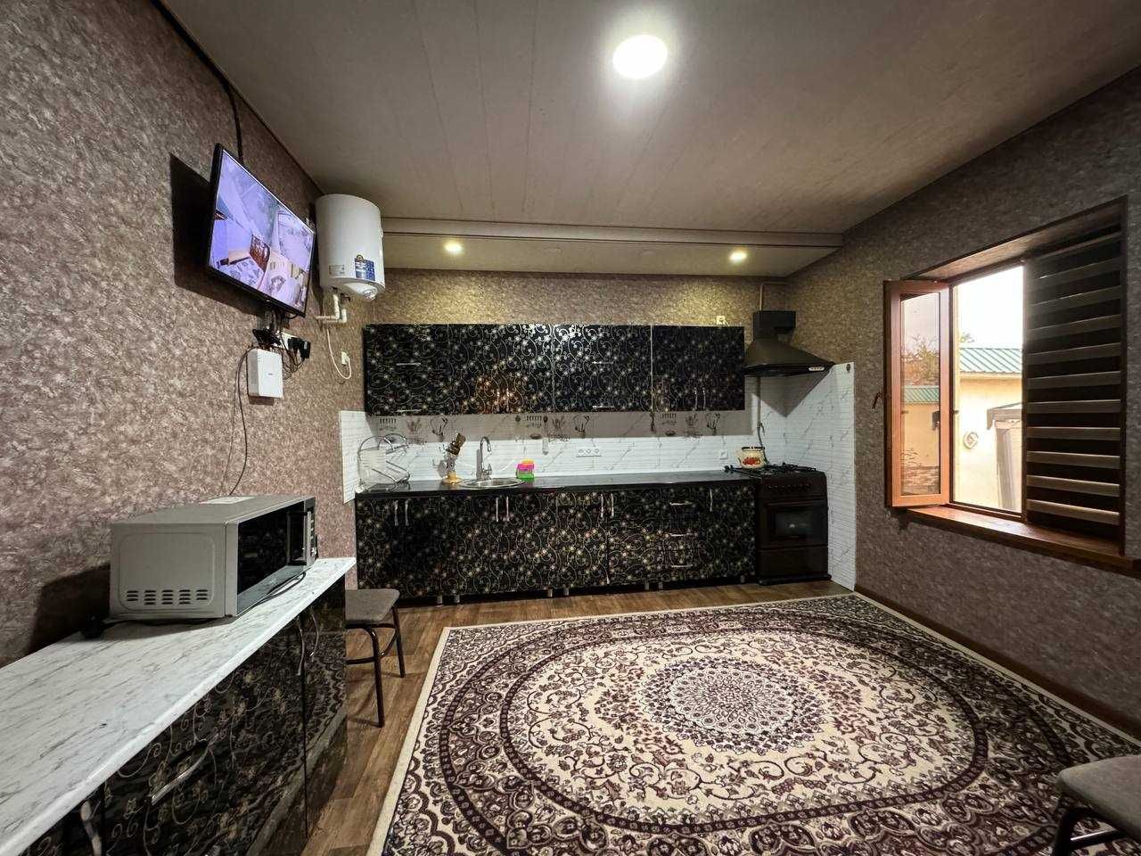 4 Sotixli 2 qavatli hovli barcha jihozlari bilan birga tezda sotiladi