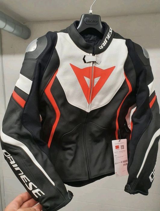Geaca Dainese Avro 4 NOUA marime 50 S/M. Geaca moto piele protectii