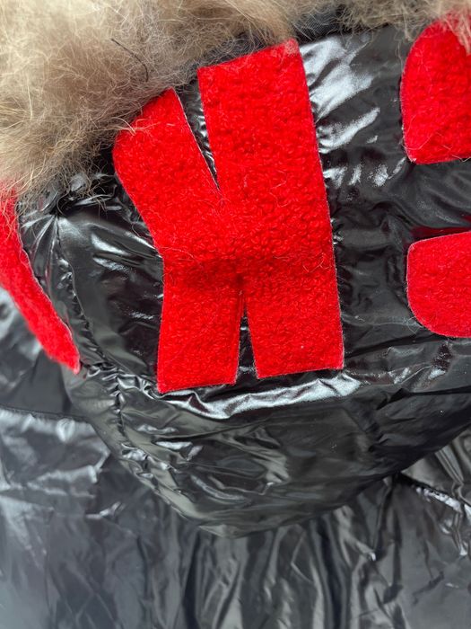 Дамско зимно яке с естествен косъм на качулката