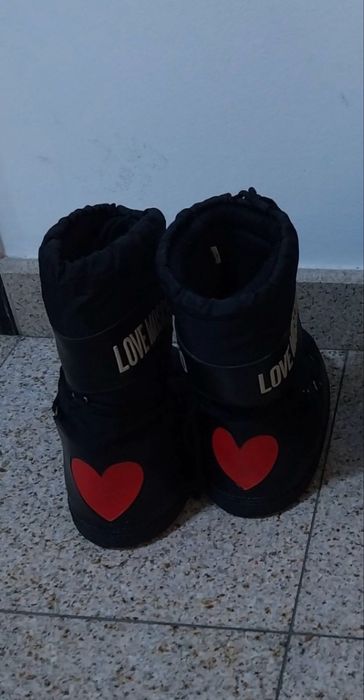 Ugg  snow boots love moschino