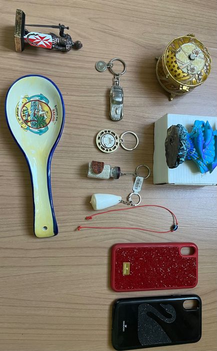 Swarovski - 2 броя калъфи и различни сувенири лот за 40 лв.