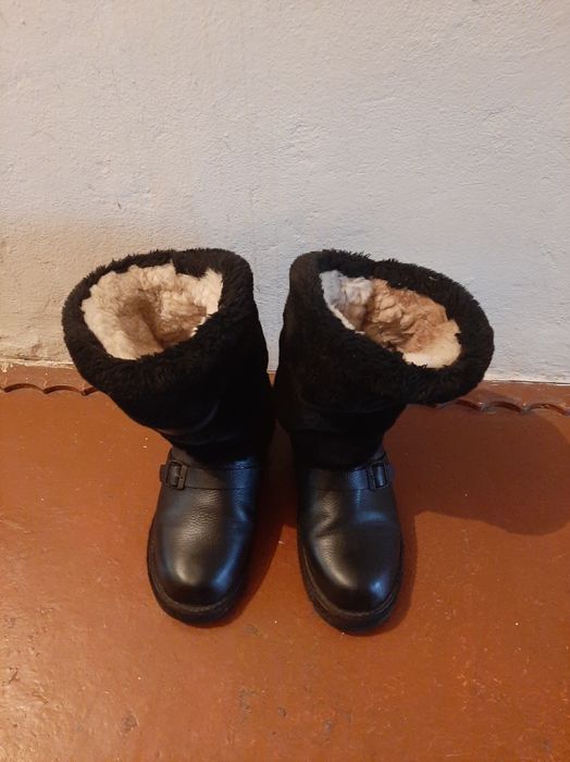 Продам унты в отличном состоянии.