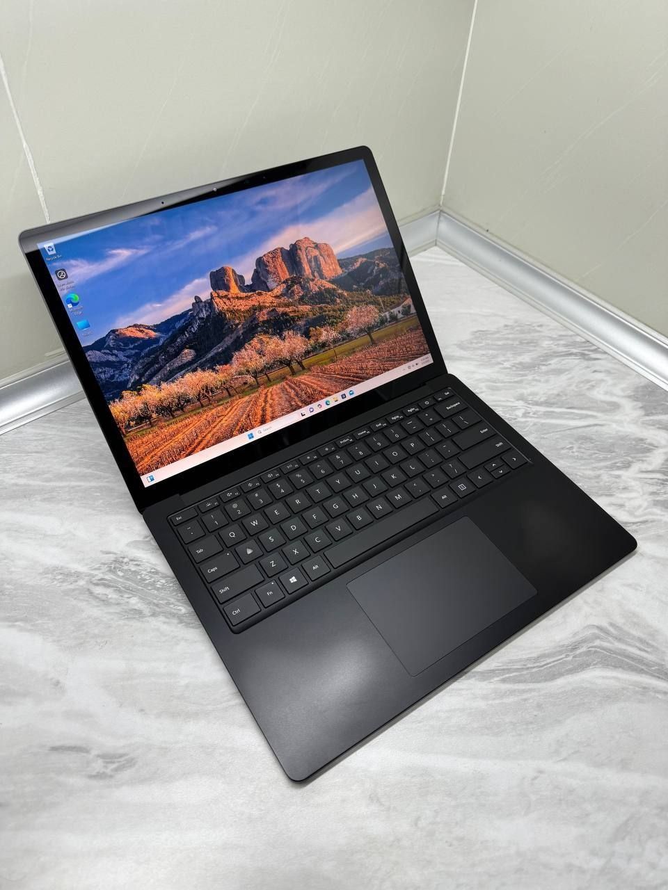 Surface Laptop 4 2K sensorniy Core i7 1185G7 16/256

- 13.5” 2K IPS