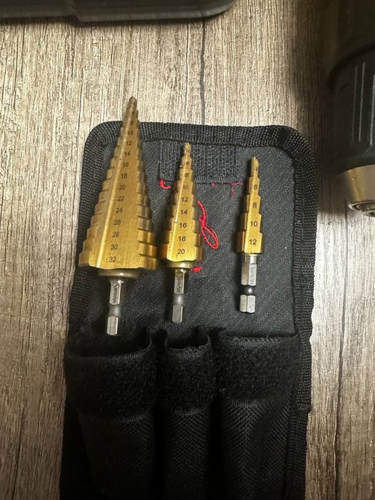 Акумулаторен винтоверт DeWalt + 2 батерии + зарядно