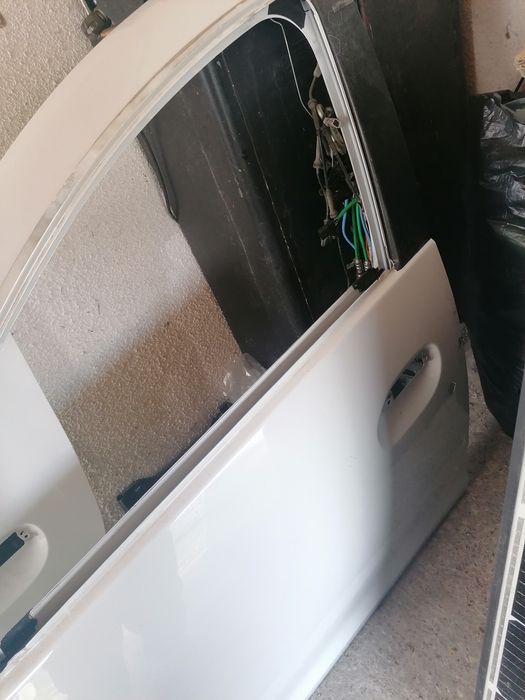 Vând uși față spate  stânga logan