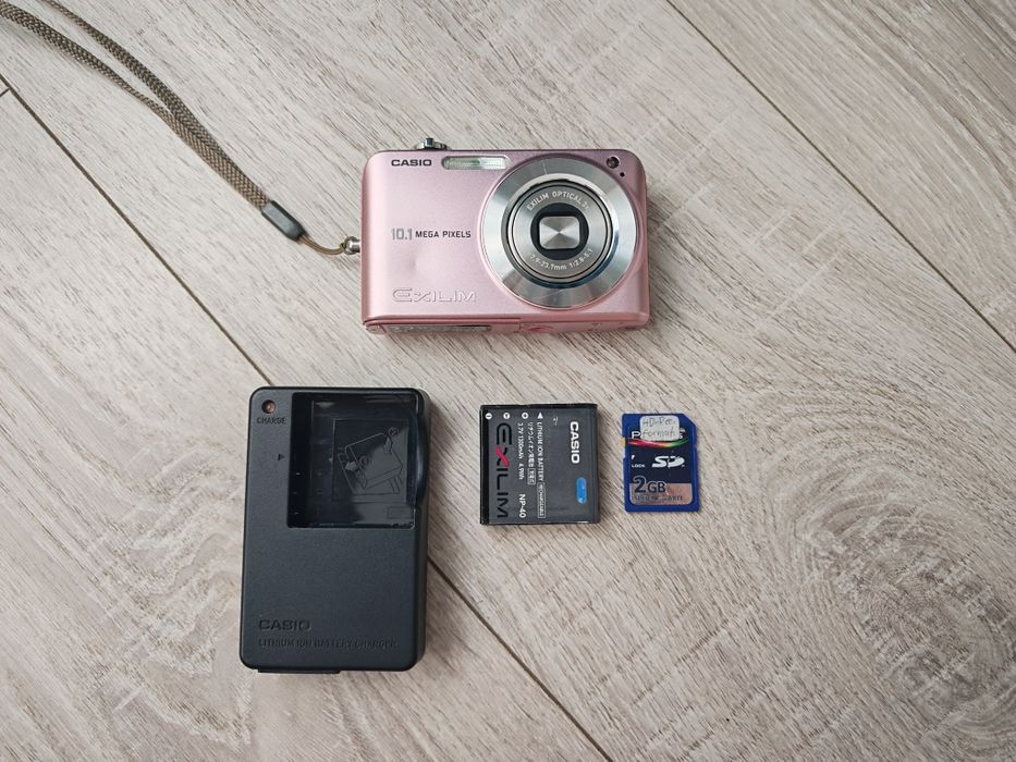 Casio Exilim EX-Z1050 (aparat foto / video)