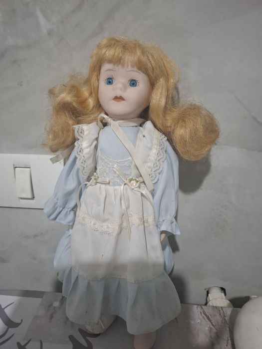 Papusa porțelan 35 cm inaltime 50 cm