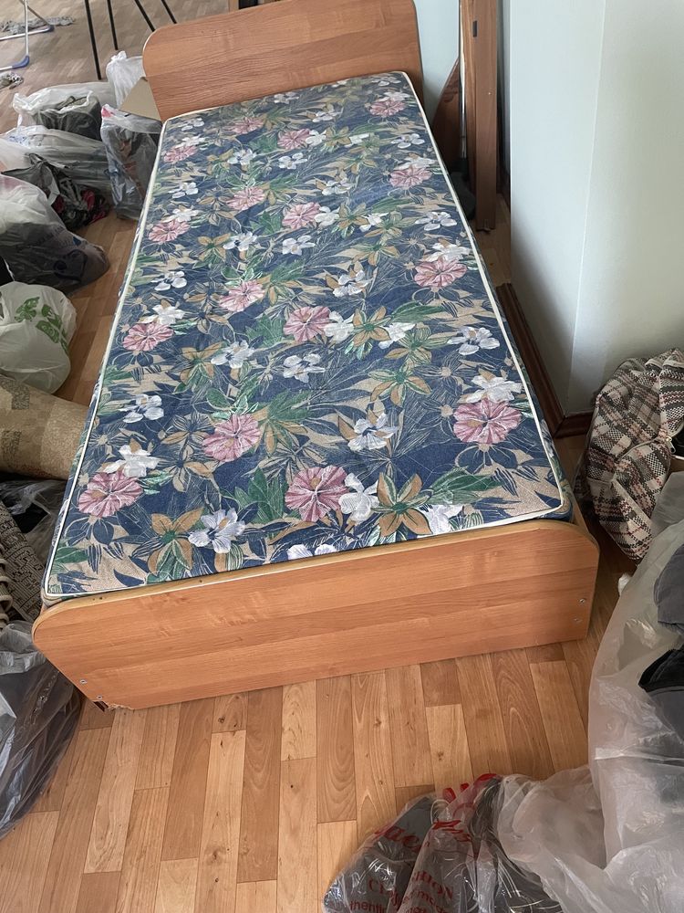 Продаю кожанный диван и кровать