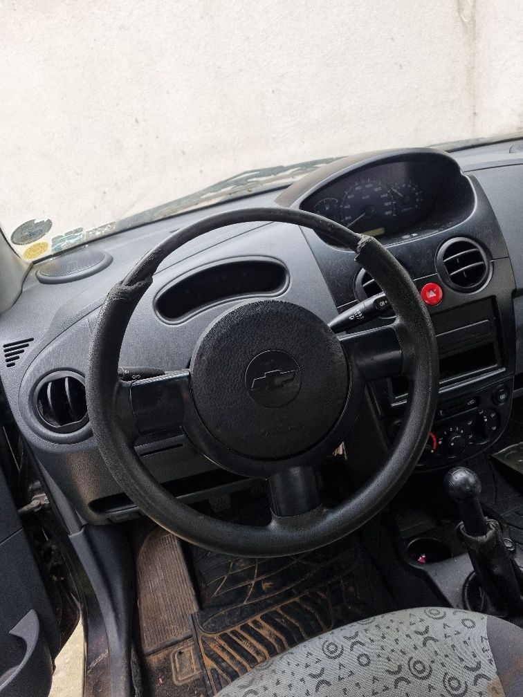 Dezmembrez Chevrolet spark