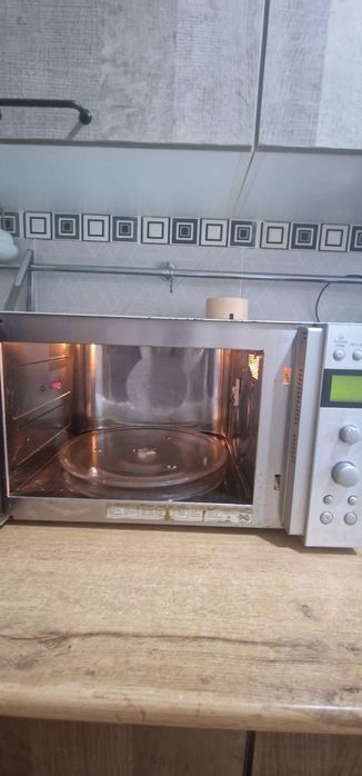 Продам микроволновую печь.