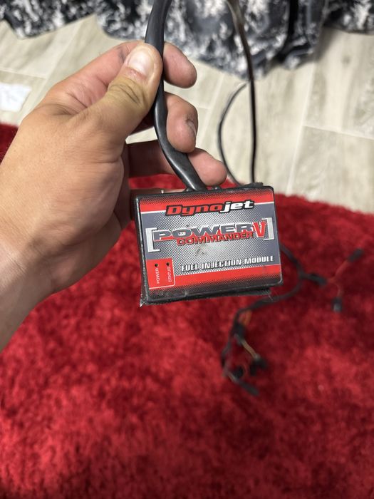 Power commander 5 GSXR 06-13 , suport numar rabatabil electric