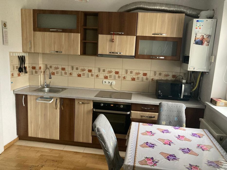 Închiriez apartament 3 camere