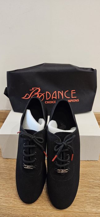 Обувки за латино танци