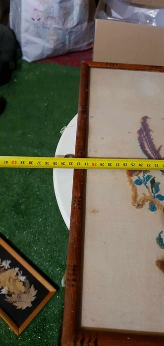 Стар гоблен с изображение на птица