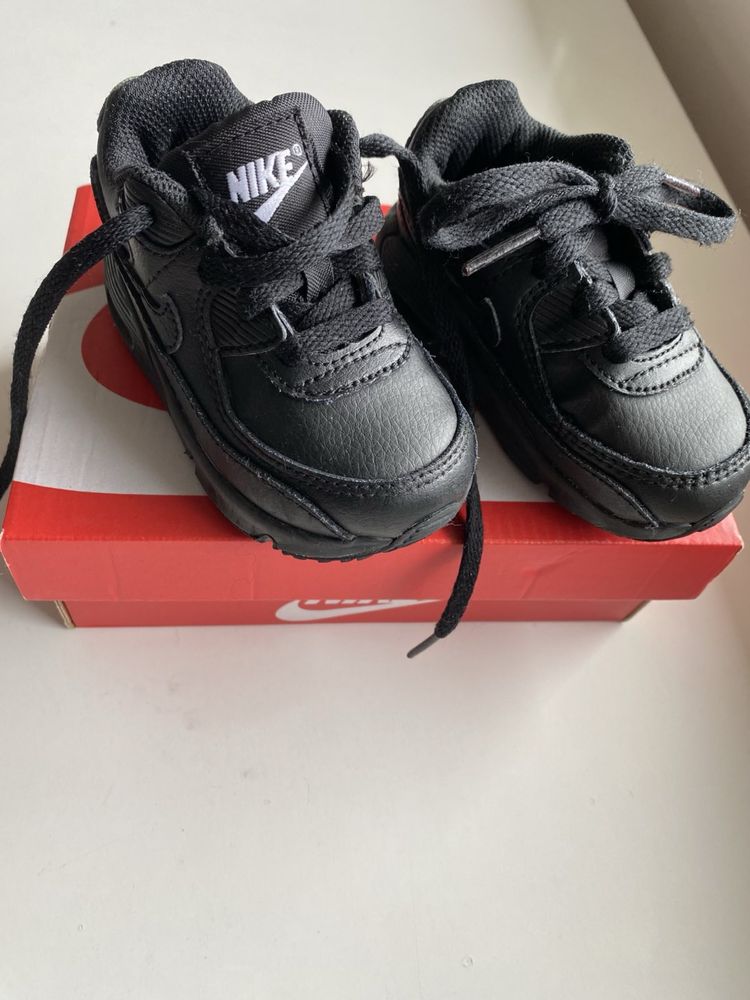 Детски маратонки NIKE…