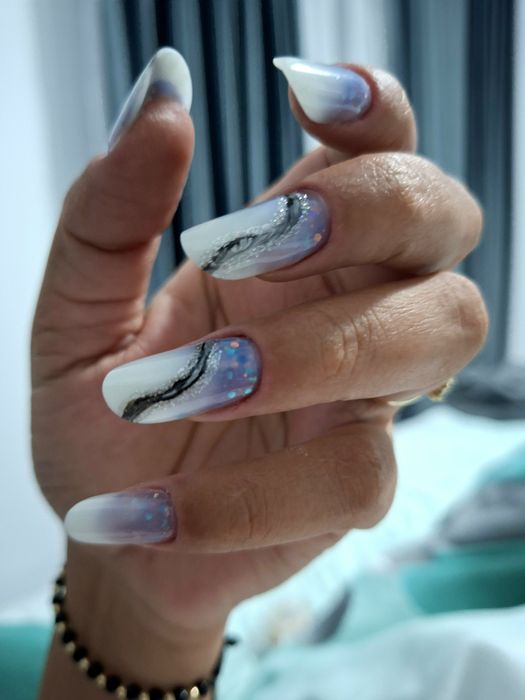 Caut cliente pentru unghii cu gel / semi / întreținere.
Preț foarte mi