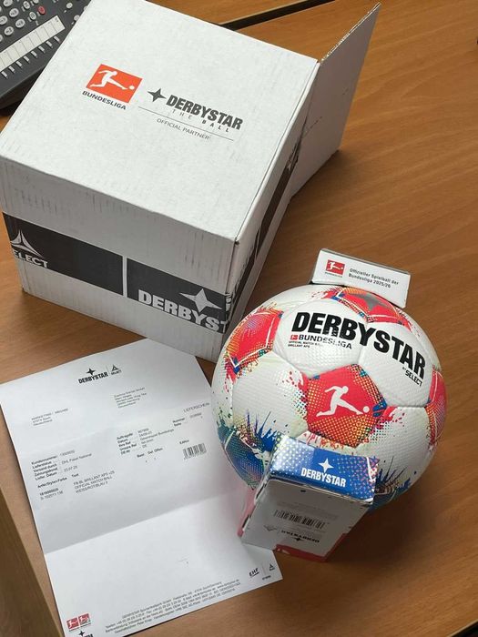 Derbystar Brillant APS футболна топка
