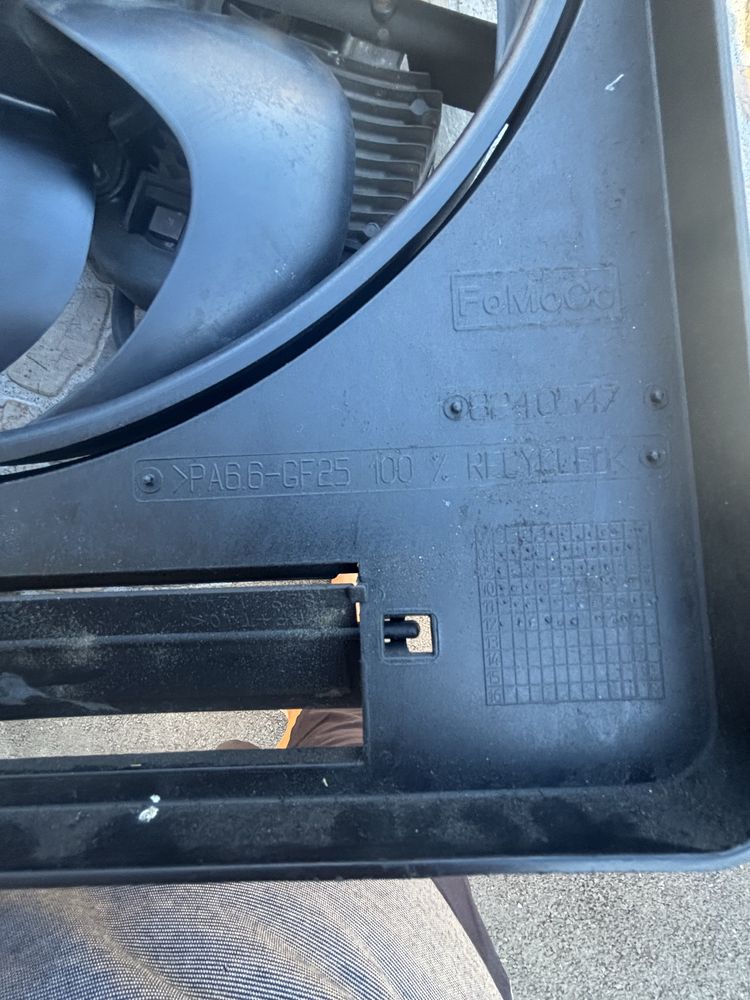 Vând kit răcire Volvo xc60, ventilatoare, releu, și modulul de comandă