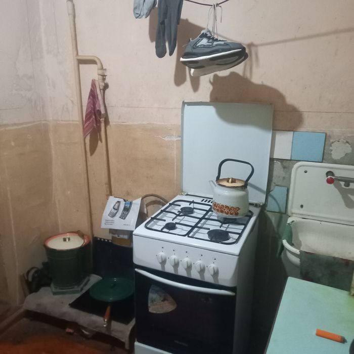 Октябрь бозор квартира 2 хонали сотилади