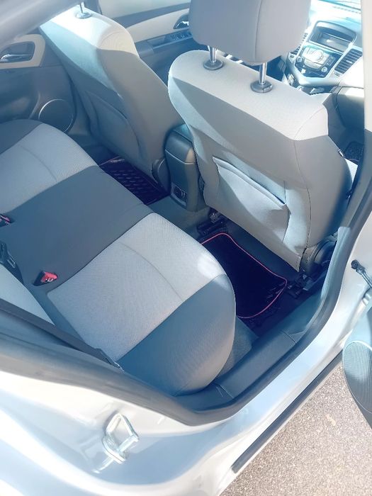 Vand  Schimb cu moto  Chevrolet Cruze  Benzină Automat / 2009