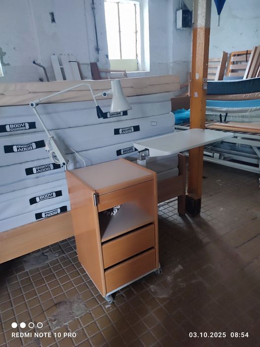 Noptieră medicală cu măsuță