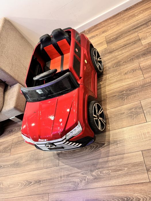 Машина лексус 570 .