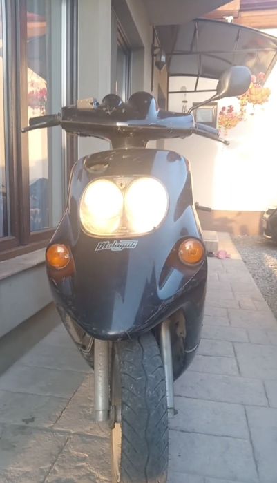 Vând scuter malaguti f10