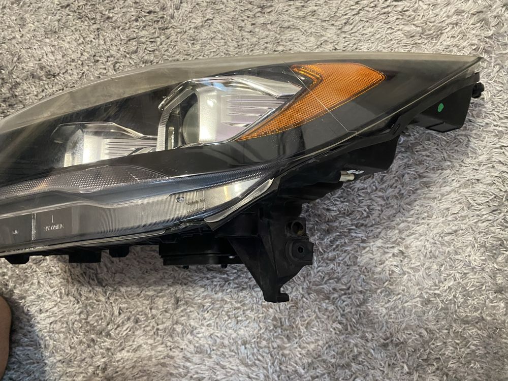 Far Bixenon Adaptiv Ford Kuga ST Line 2018  volan stanga