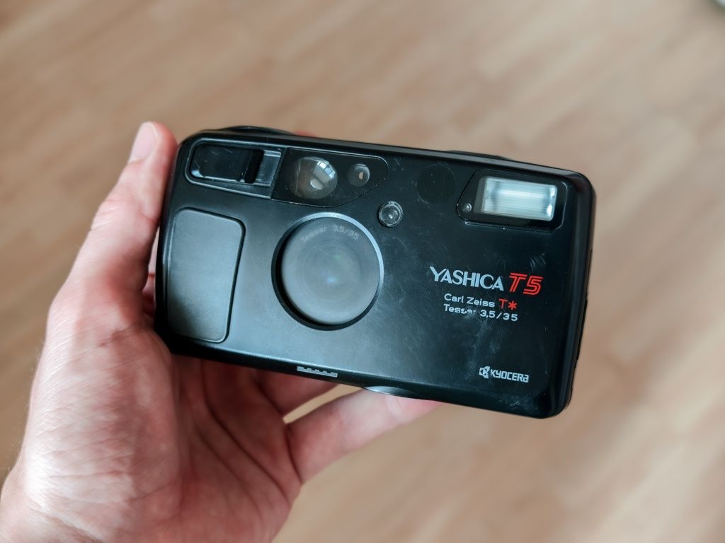 Yashica T5 (Carl Zeiss T* 3,5/35)