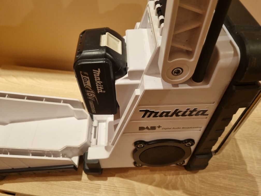 Radio de santier Makita cu baterie