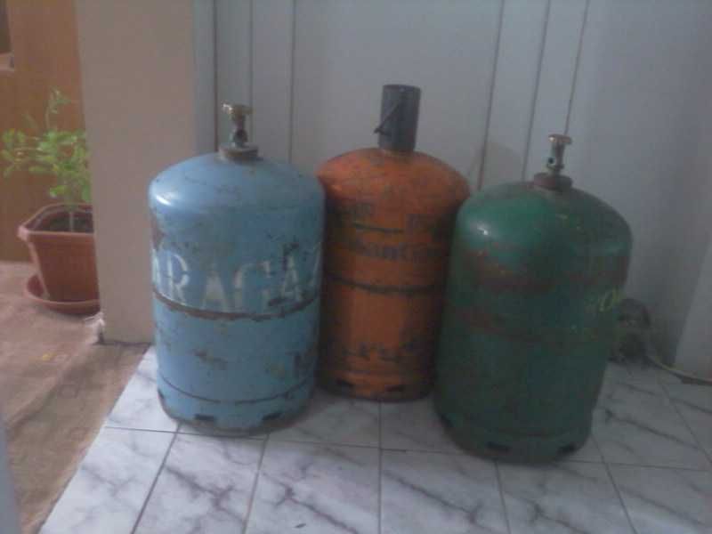 butelie petrom cu guler