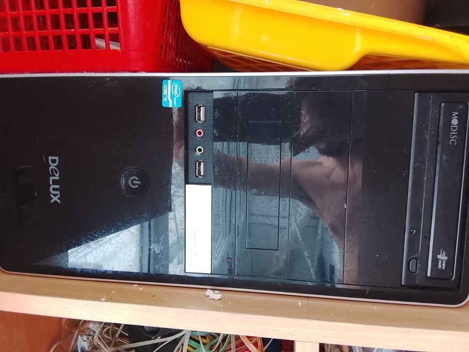 Продам монитор рабочий,блок не рабочий можно на запчасти