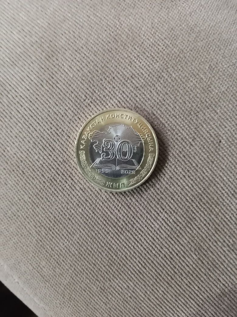 Продам юбилейную 30 летнюю монету 100 ТГ