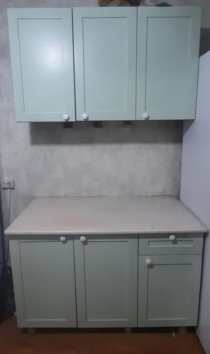 Продам Шкаф кухонный в хорошем состояним