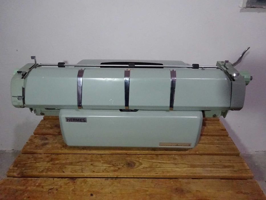 Masina de scris mecanica vintage Hermes Attache /1960 wide carriage