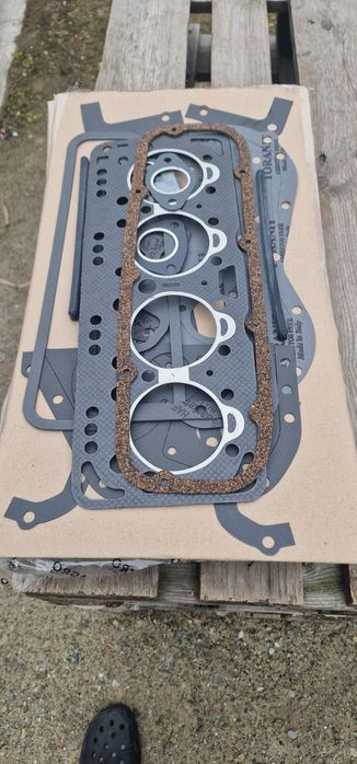 Set garnituri motor tractor fiat 411.415 full pret 350 lei cuprinde to