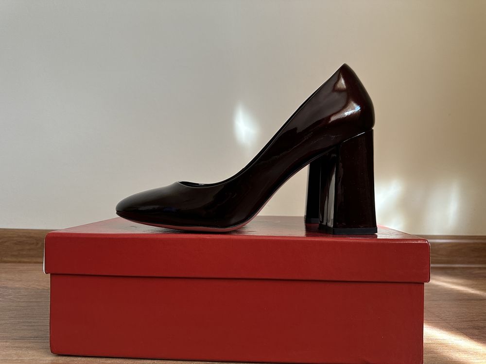 Pantofi piele lacuita