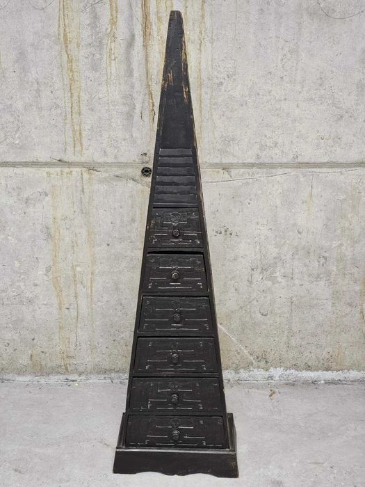 Индонезийски ретро шкаф изработен изцяло от дърво