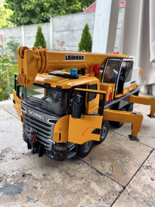 Camion Scania cu macara Liebherr - Bruder