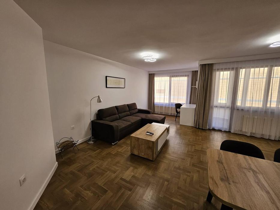 Дава се под наем Тристаен апартамент в Пловдив, Център - 127 кв.м за 900 € - Снимка #1