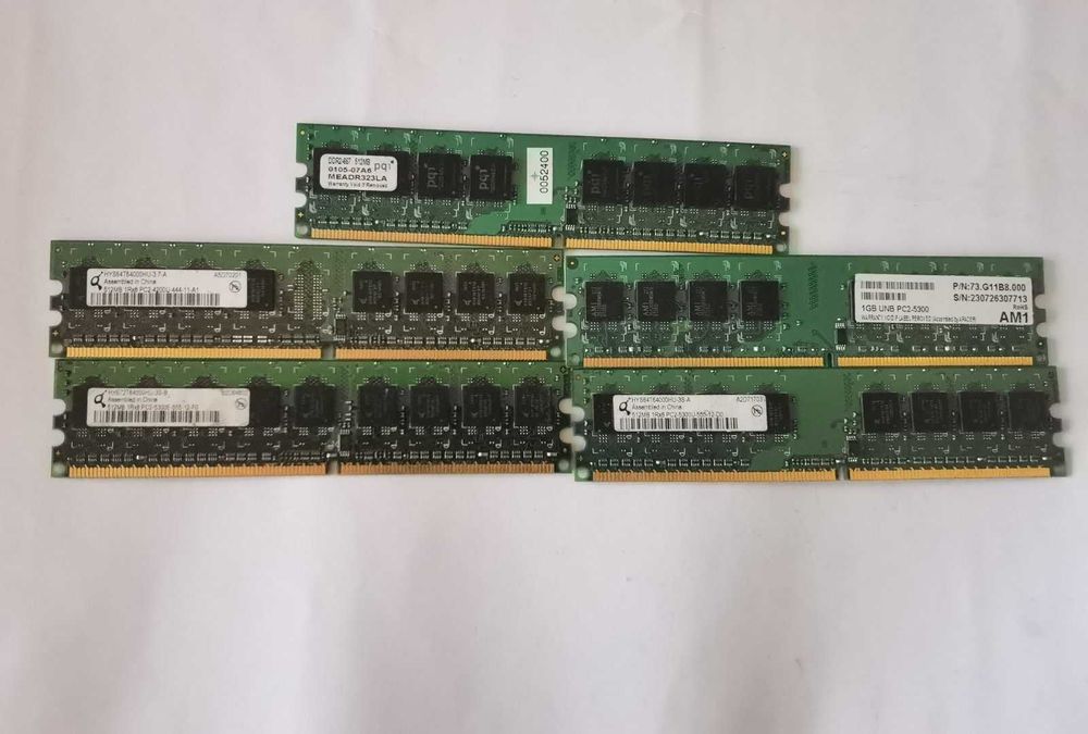 Продавам рам памет DDR2 512MB 4 броя + 1бр. 1GB DDR 2