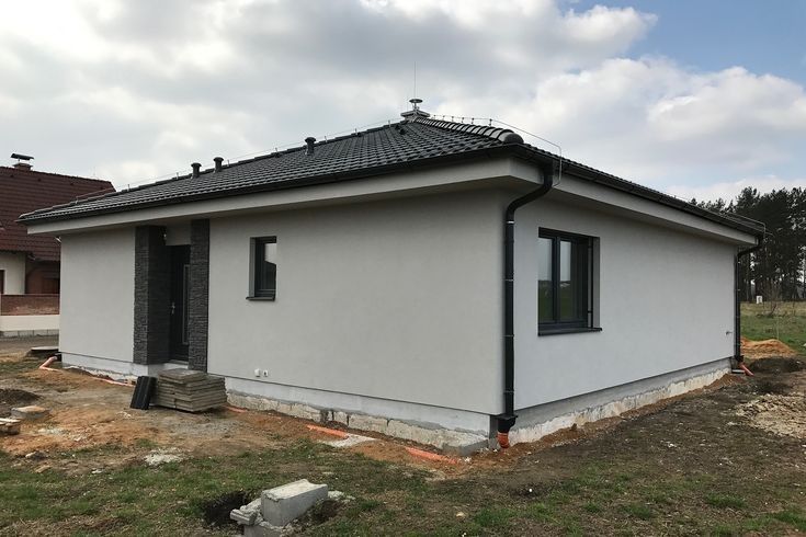 vand case pe structura metalica