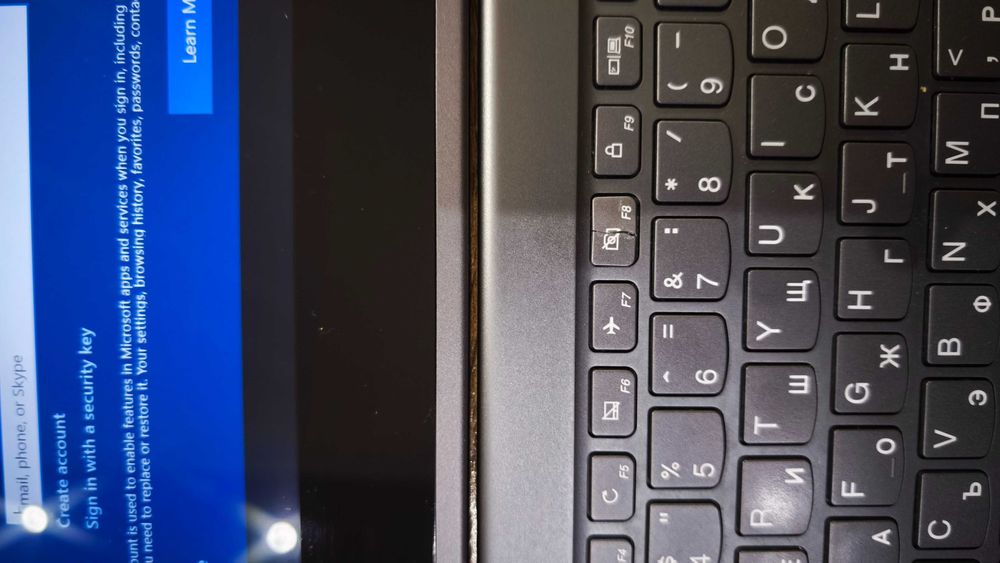 Лаптоп 2 in 1 Lenovo YOGA 730-13IKB