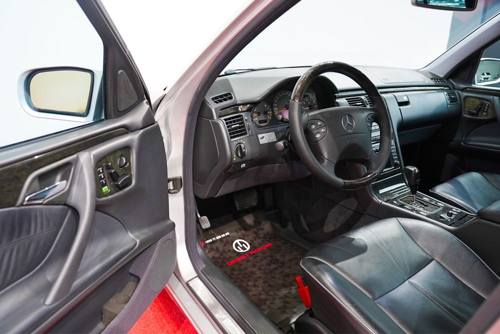 Mercedes-benz W210 E320 Avangard