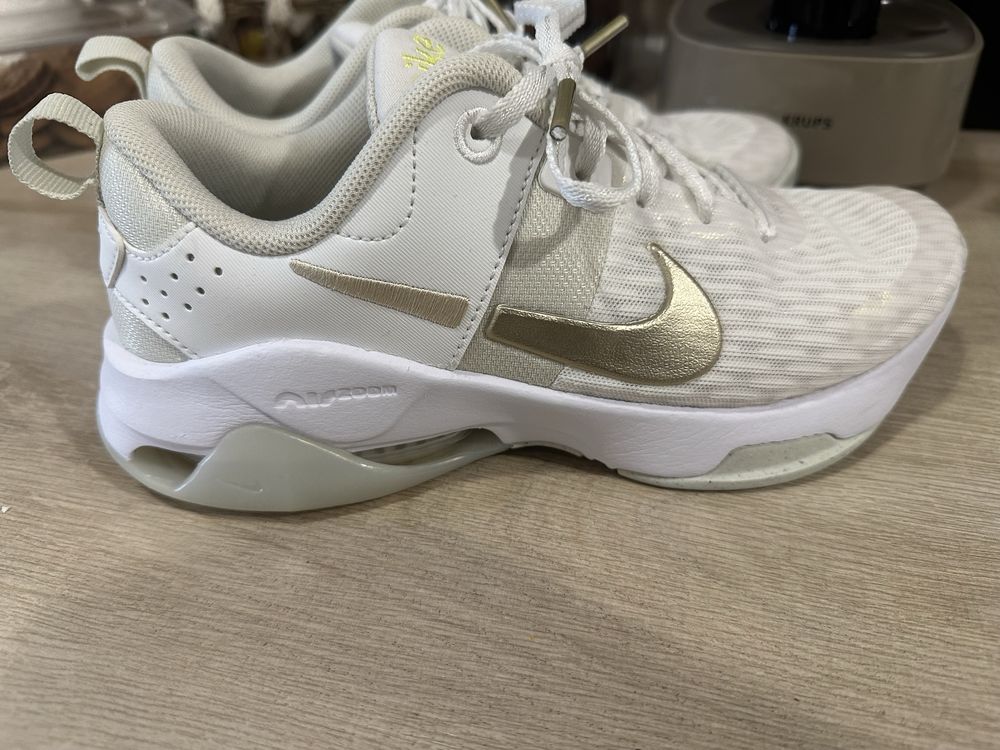 Дамаки маратонки Nike