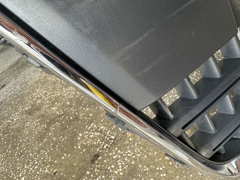 Audi Q7 - 07-09г предна маска със забележки