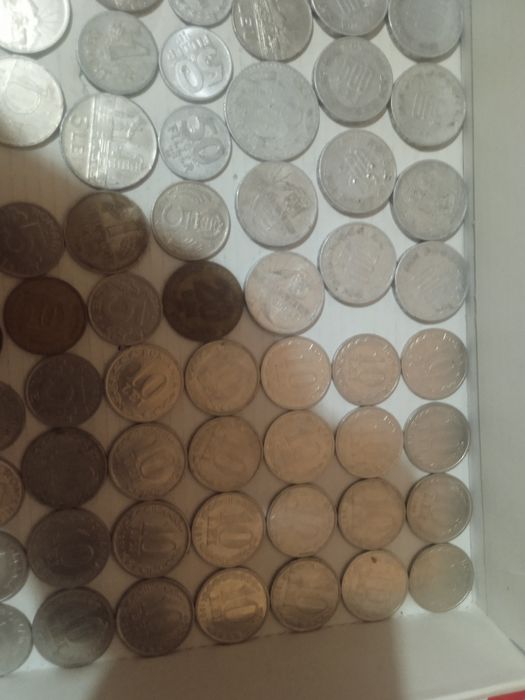 Vind monede și bacnote