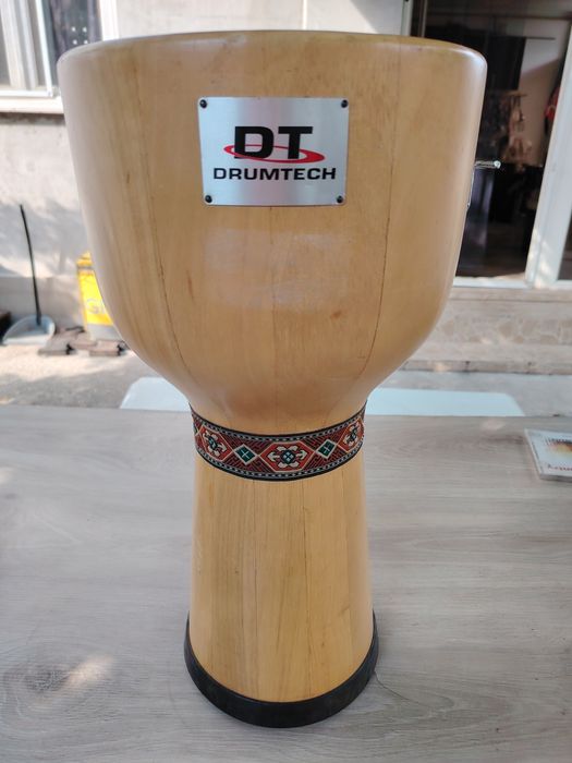 Percutie si chitari diferite