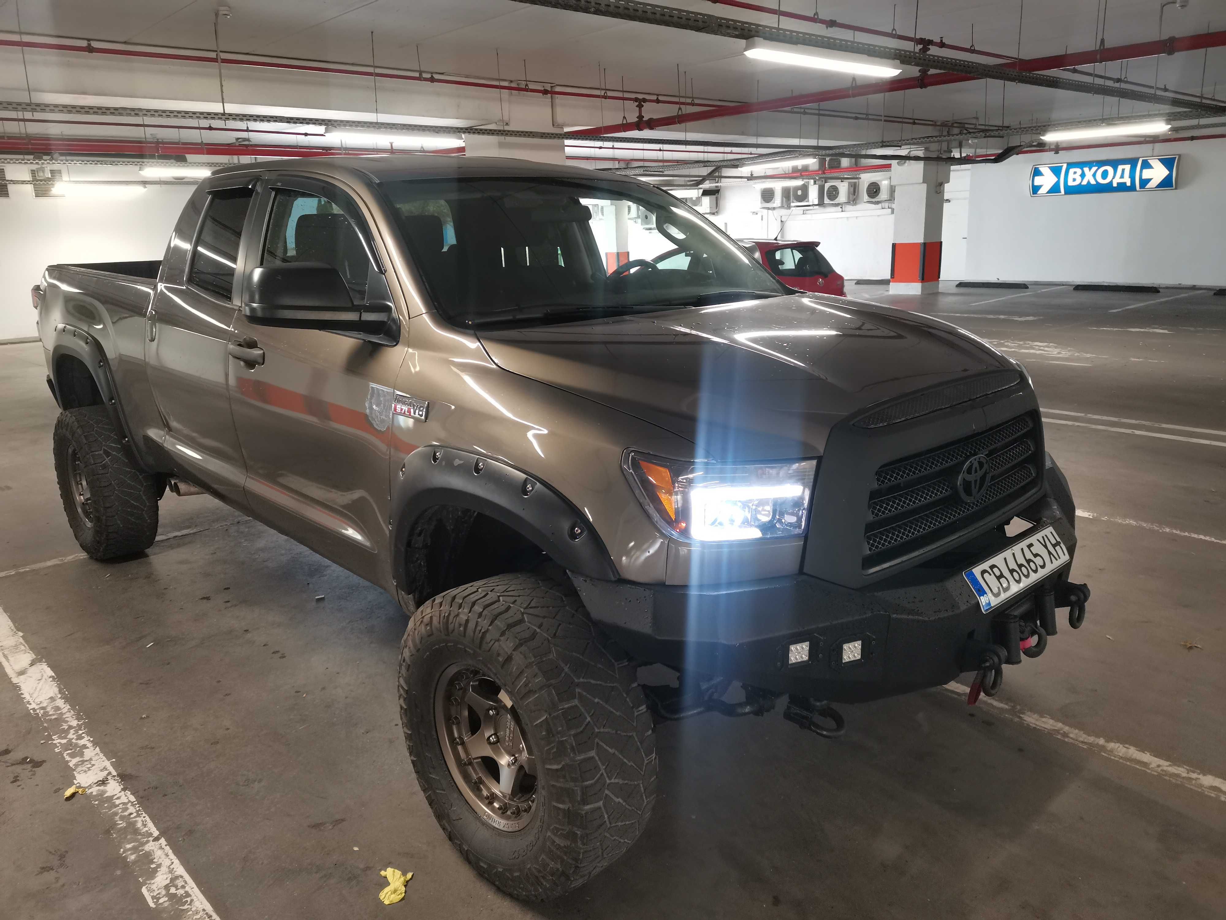 Продавам TOYOTA Tundra